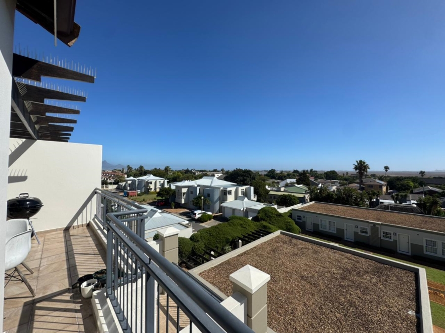 To Let 2 Bedroom Property for Rent in Royal Ascot Western Cape